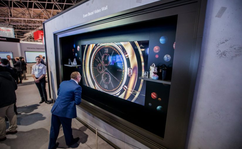 VIDEO WALL-URILE VÂRF DE GAMĂ DE LA LG  ACUM DISPONIBILE PE PIAȚA DIN ROMÂNIA Modelele 55SVH7E și EV5E oferă imagini surprinzător de vii și culori bogate, cu îmbinări ale ecranului aproape invizibile